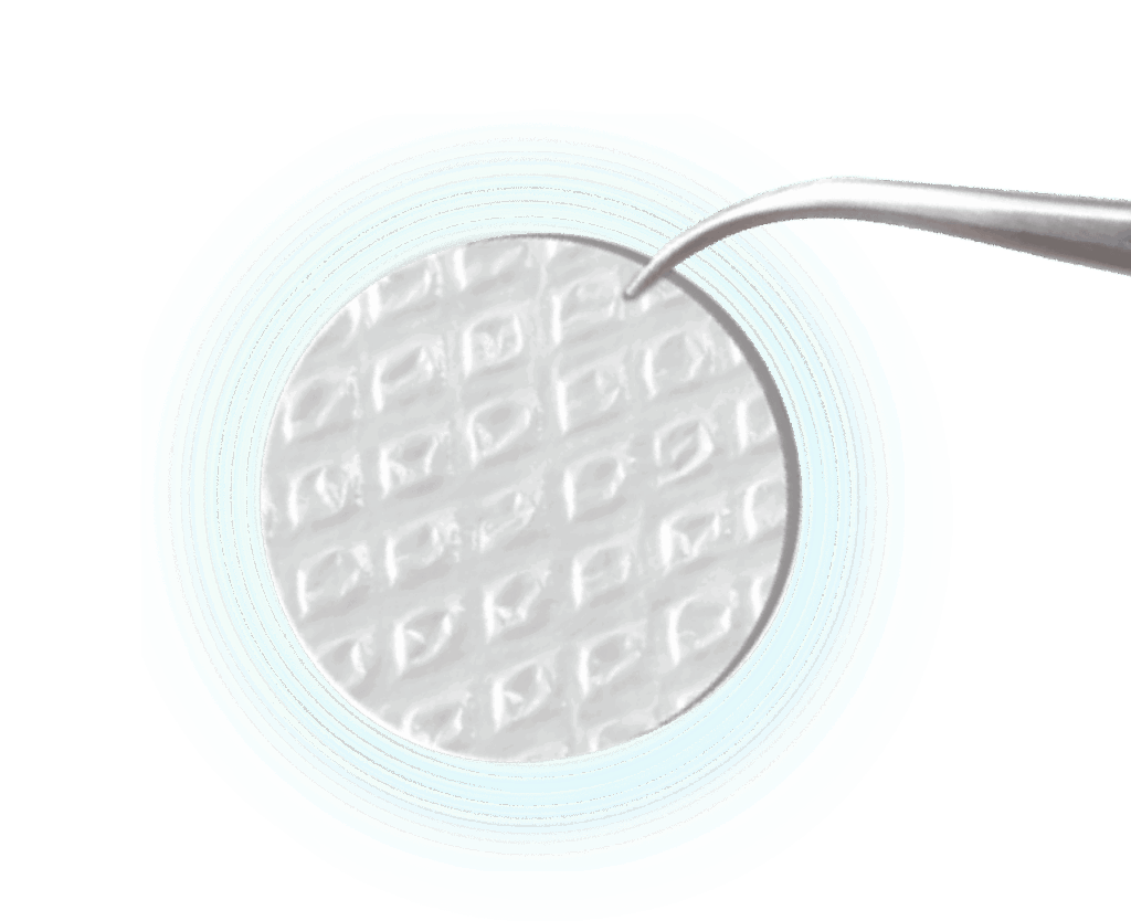 BIOVANCE 3L Ocular membrane held with forceps