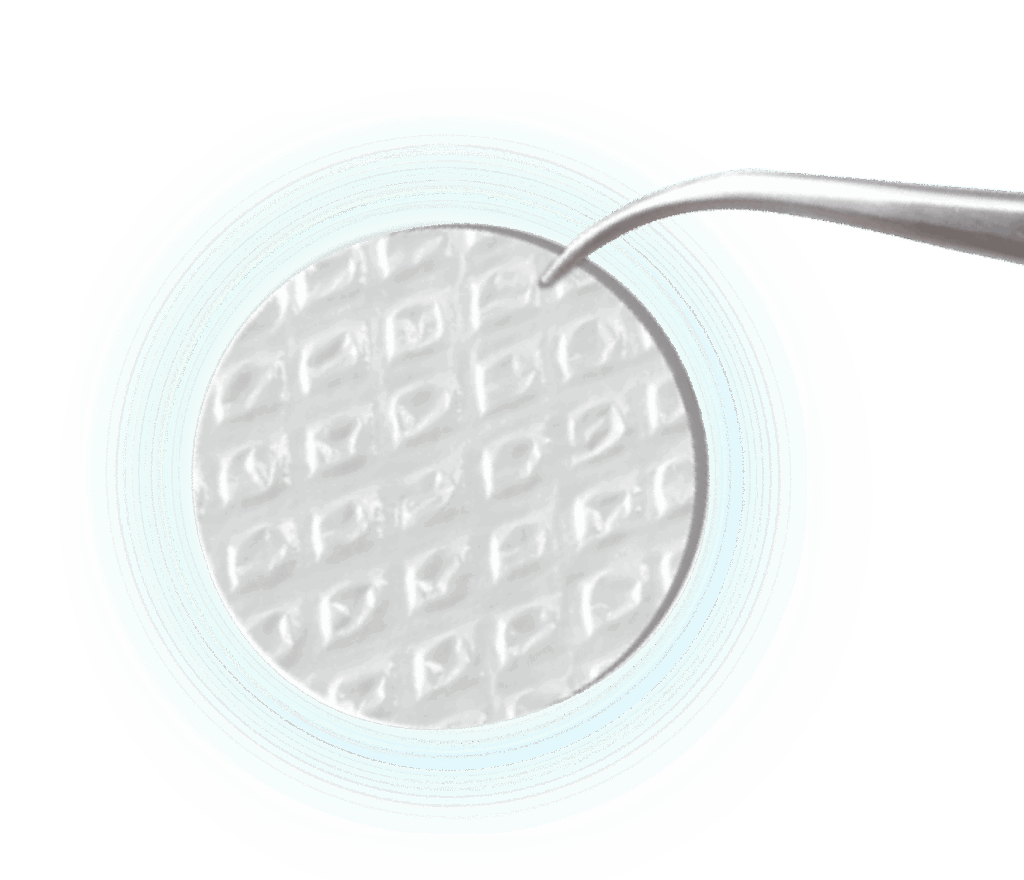 BIOVANCE 3L Ocular membrane held with forceps